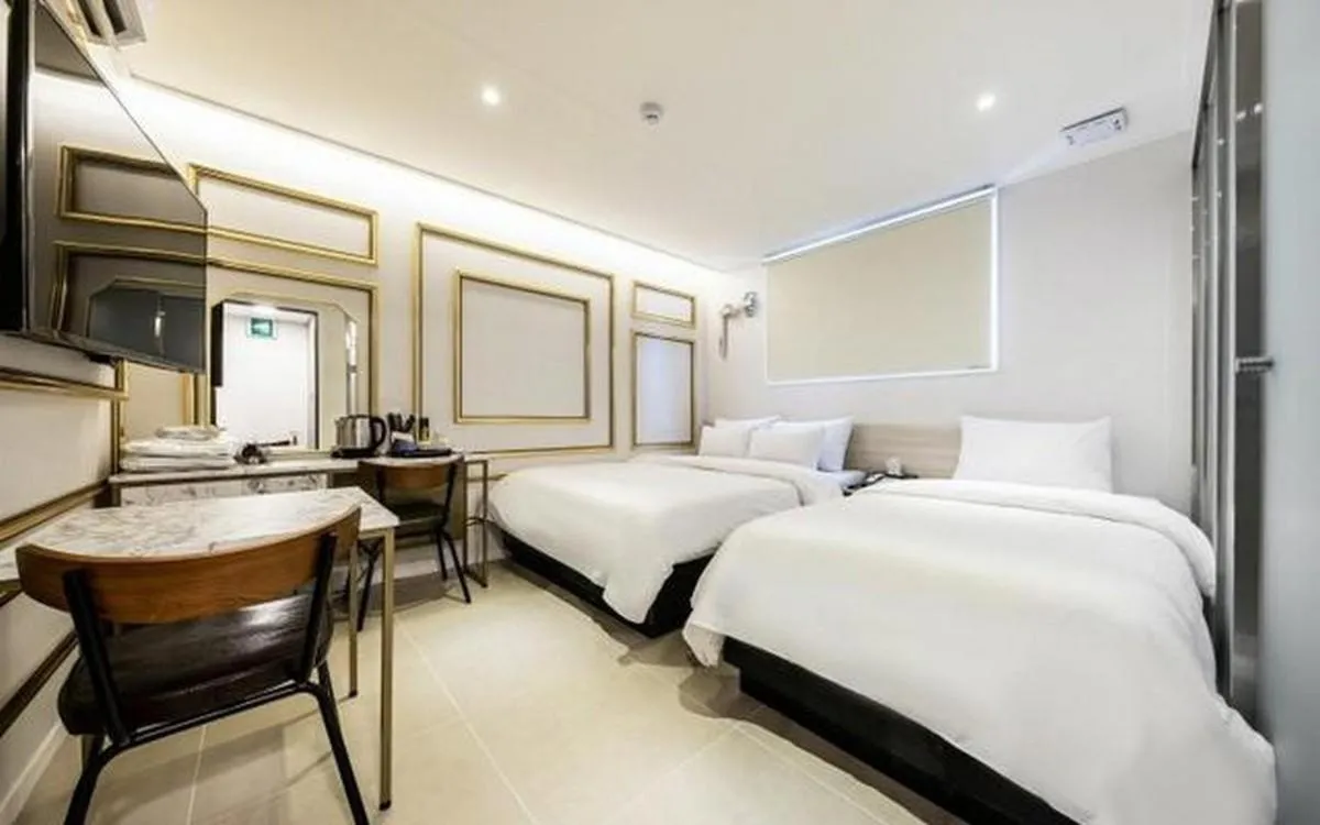 Image 6 of Mnlucky Hotel