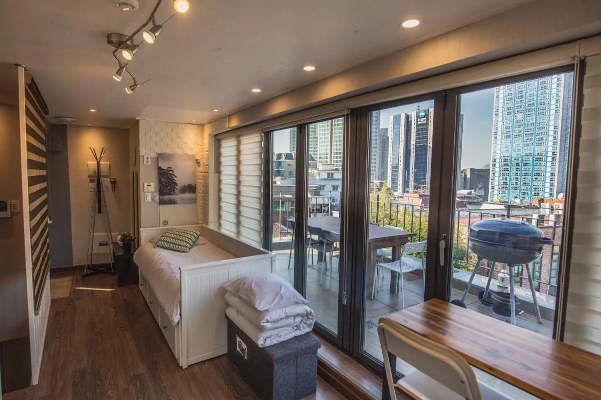 Image 2 of Myeongdong Artmonstay