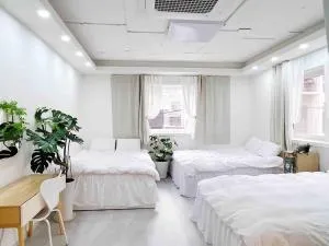 Image 4 of Near Hongik University Station Suite Room