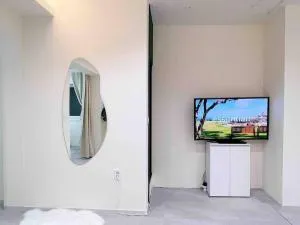 Image 6 of Near Hongik University Station Suite Room
