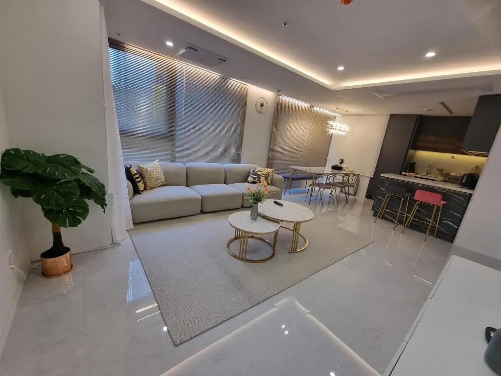 Image of New highend residence near nambu bus terminal 방1 거실1 더블침대2개