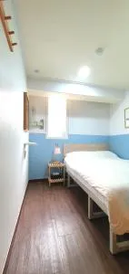 Image 3 of One Minute Guesthouse