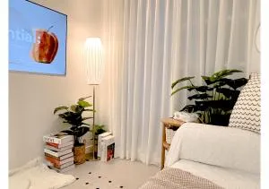 Image 4 of Open special price, a beautiful accommodation, Seoul, Station in front of Hankuk University of Foreign Studies, hotel bedding, queen3, Bathroom1, remodeling, Cozy, Yellow moon Stay