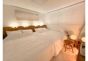 Image 6 of Open special price, a beautiful accommodation, Seoul, Station in front of Hankuk University of Foreign Studies, hotel bedding, queen3, Bathroom1, remodeling, Cozy, Yellow moon Stay