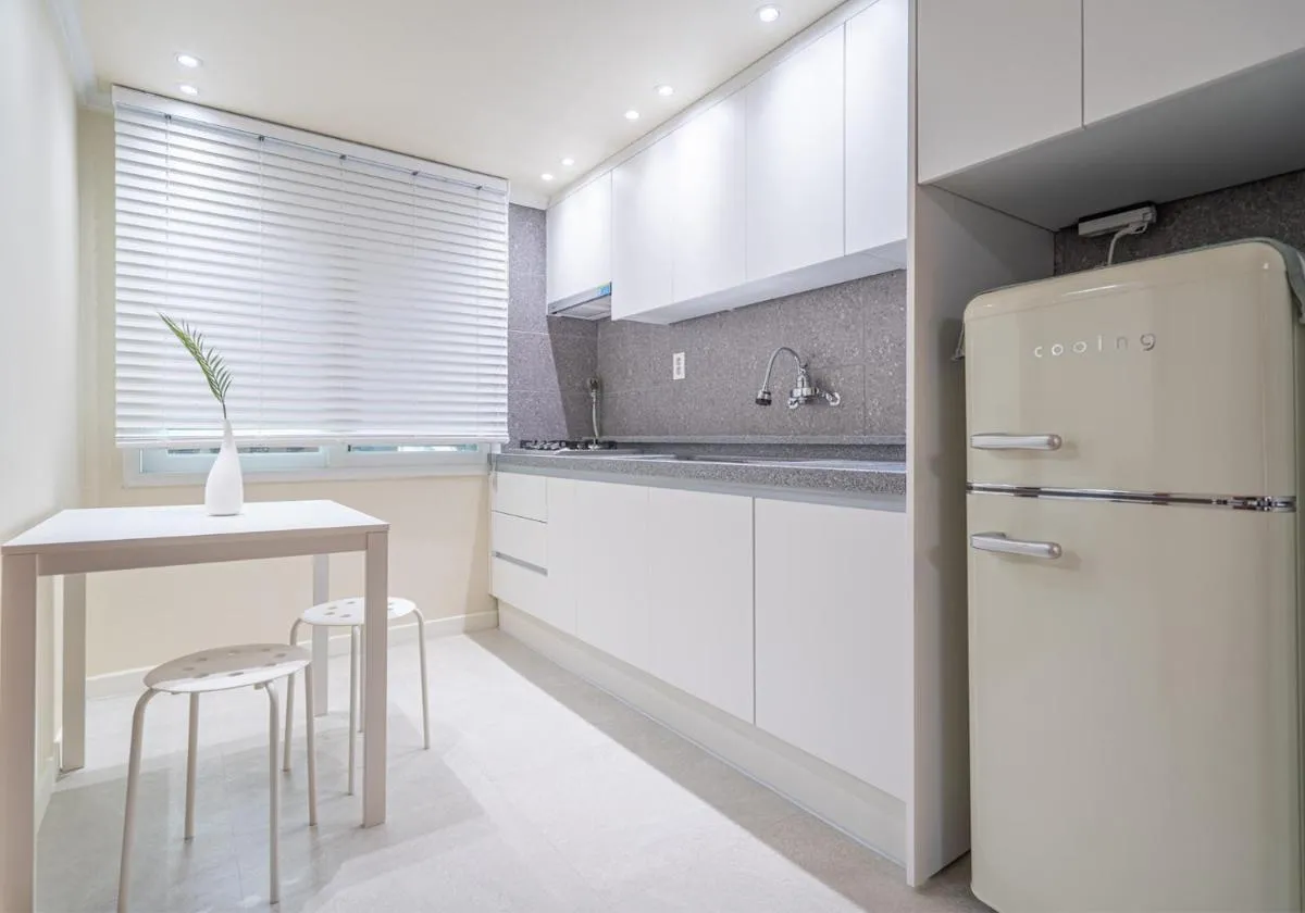 Image 3 of Osondoson Stay-5min to Hapjeong Station, family favorites, 3bed room, large living room