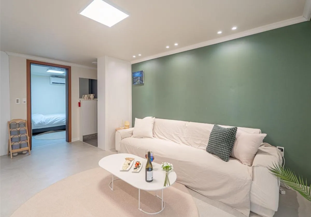 Image 6 of Osondoson Stay-5min to Hapjeong Station, family favorites, 3bed room, large living room