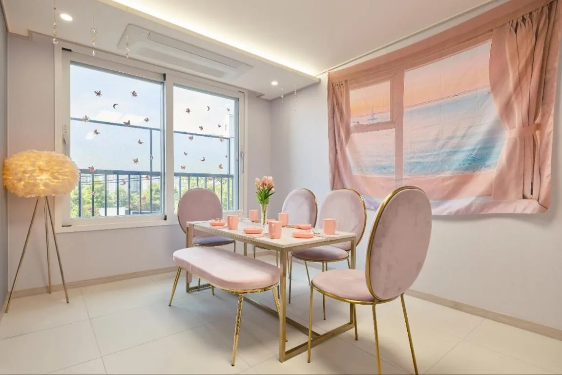 Image of Pink room 4 bedroom