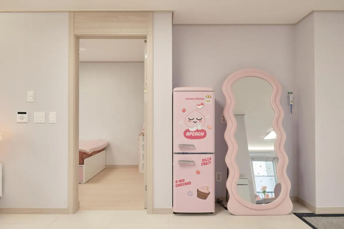 Image 5 of Pink room 4 bedroom