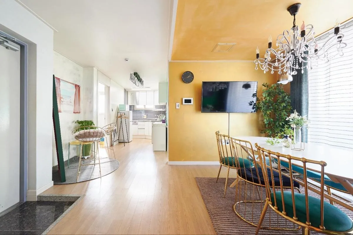Image 4 of Soluna House