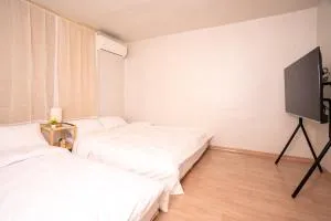 Image 3 of Stay YISANG