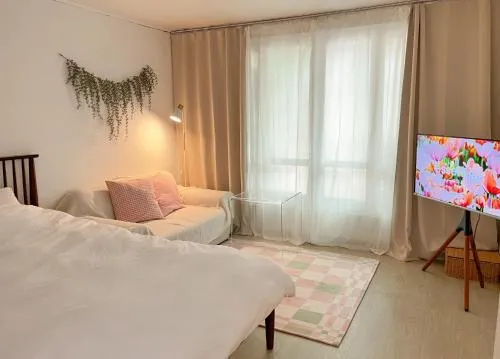 Image 1 of Stay Yeoun Jogak – near Shindaebang Station Boramae Hospital & Park Hongik University Airport Bus near Sindorim, Gangnam