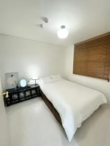 Image 4 of Stay on – Foreigners only