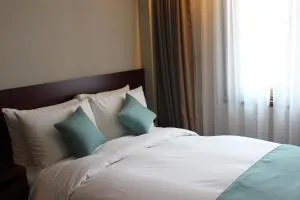 Image 6 of Sunshine Hotel