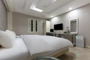Image 6 of TJ Hotel