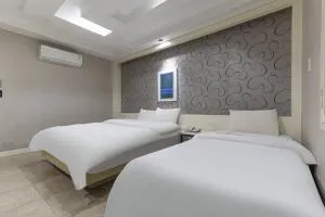 Image 3 of TJ Hotel