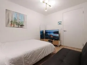Image 5 of The hill stay