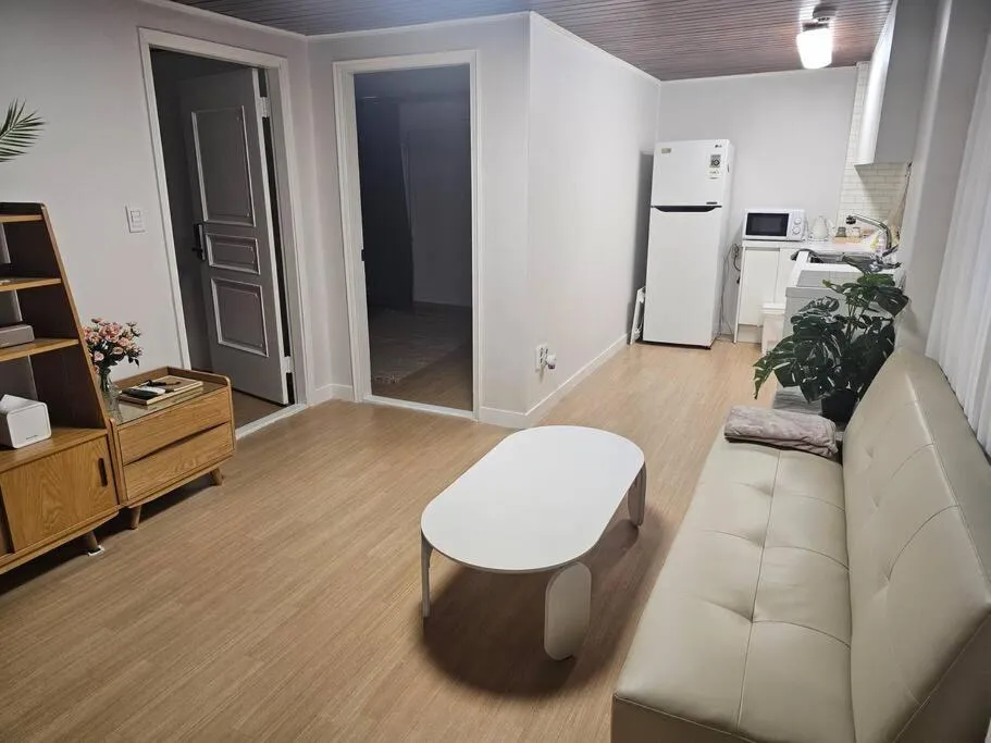 Image 3 of Unnine