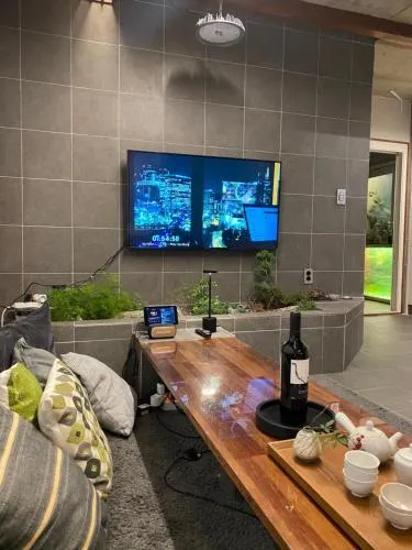 Image 2 of Viva La Vida – Seochon Private Apartment