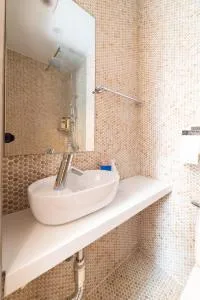 Image 6 of Wave Family Suite #4