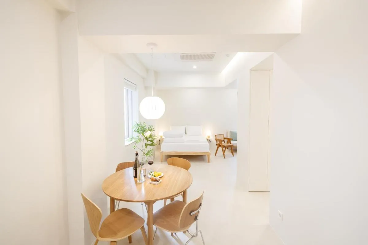 Image 2 of White Linen House
