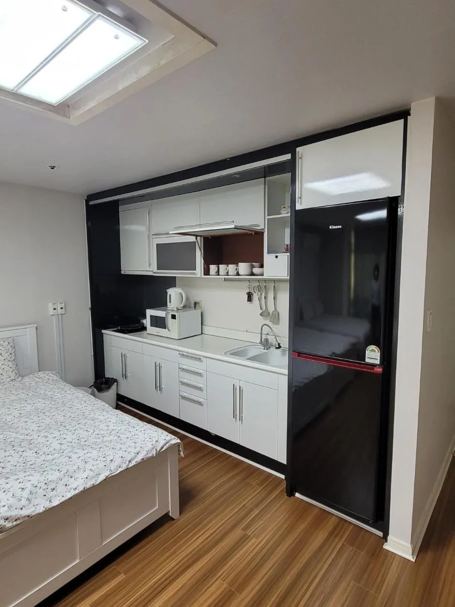 Image 3 of White Stay