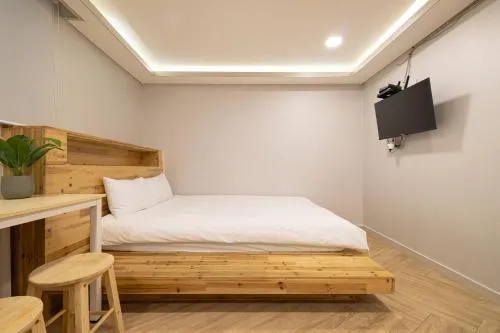 Image 2 of Woody Two Bedroom In Hongdae