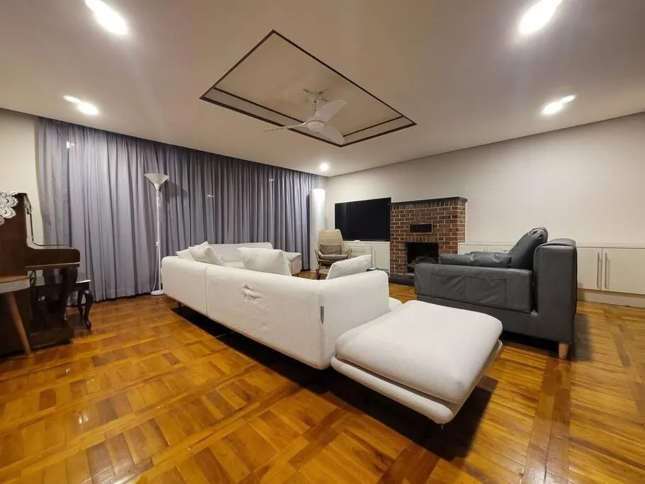Image 1 of a comfortable detached house in the heart of the city