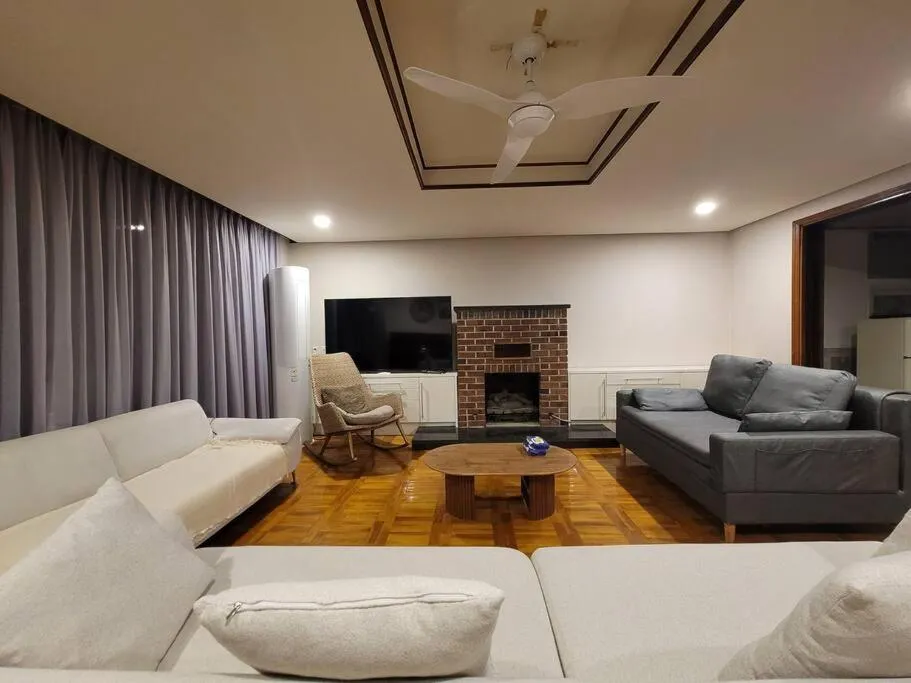 Image 2 of a comfortable detached house in the heart of the city