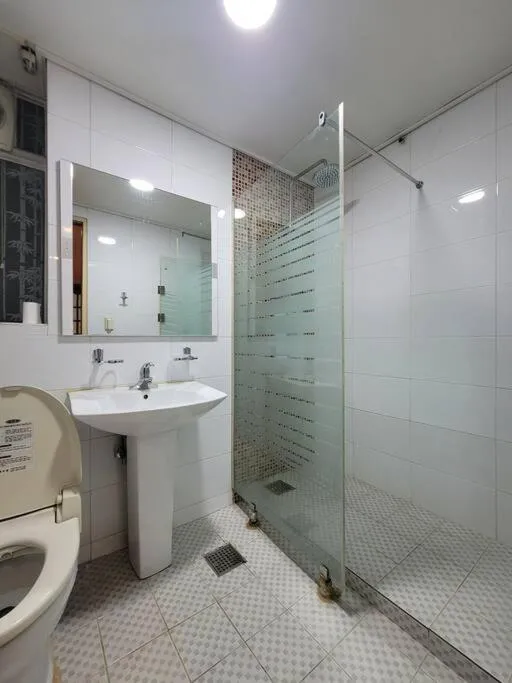 Image 3 of a comfortable detached house in the heart of the city