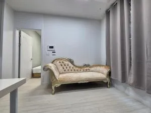 Image 5 of 더팰리스 서울 중심 고려대역 5분 신축 방2개 침대2개 거실 602