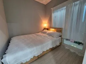 Image 6 of 더팰리스 서울 중심 고려대역 5분 신축 방2개 침대2개 거실 602