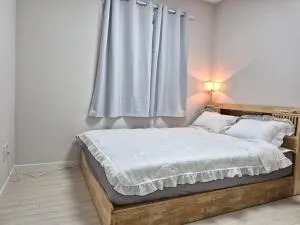 Image 3 of 더팰리스 서울 중심 고려대역 5분 신축 방2개 침대2개 거실 602