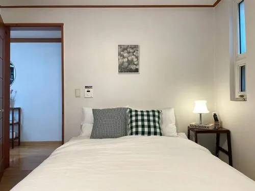 Image 2 of 김포공항초근접 차로5분 퀸2개 최대4인 건물내무료주차 온기게스트하우스