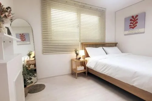 Image 2 of 홍대 # Stay H101