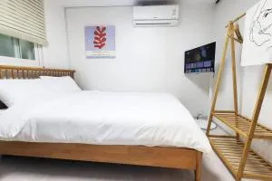 Image 6 of 홍대 # Stay H101