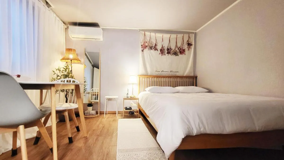 Image 1 of 홍대 인근 이대역 # Stay E202