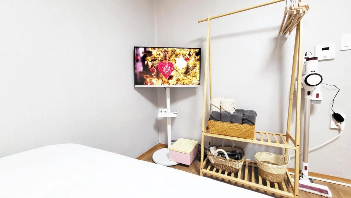 Image 4 of 홍대 인근 이대역 # Stay E202
