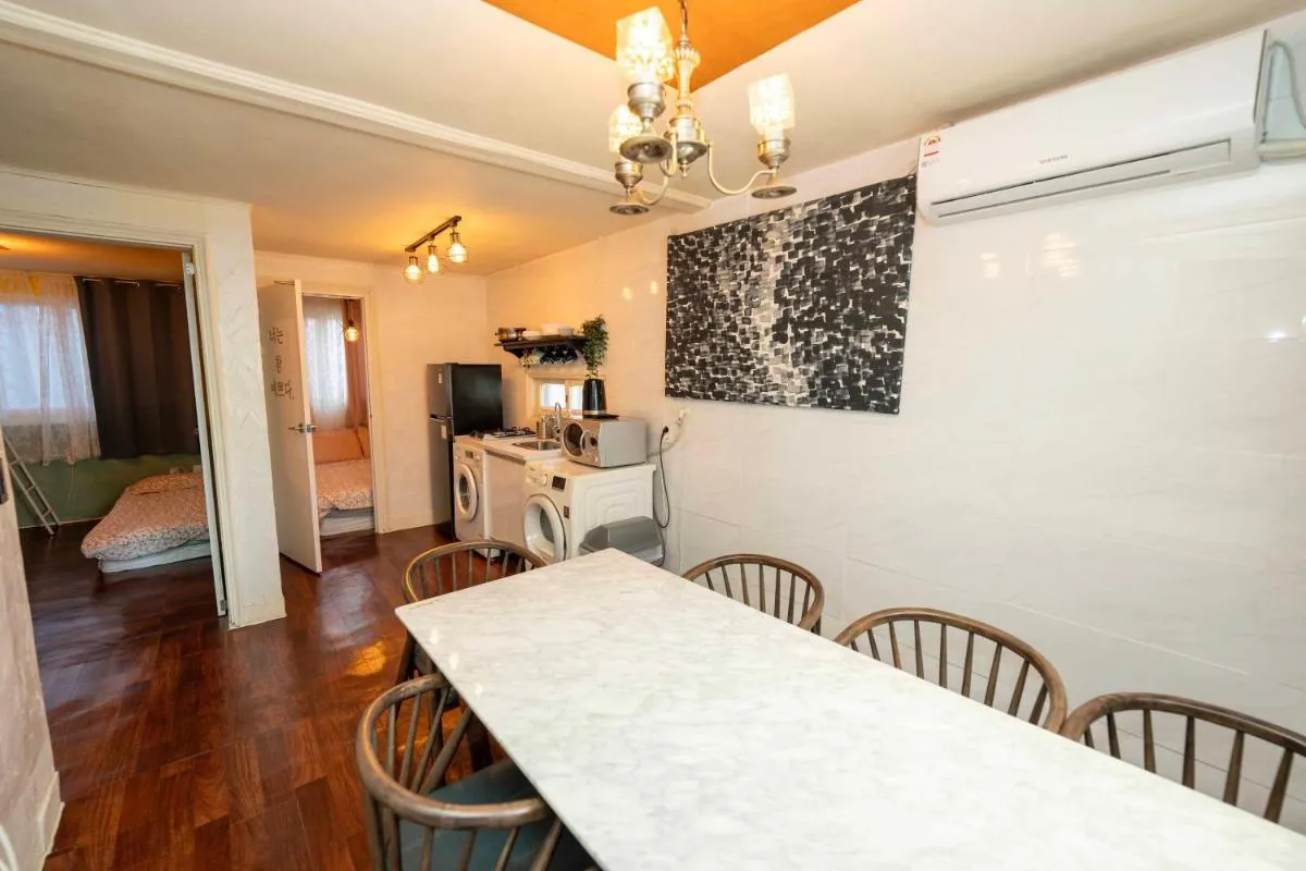 Image 3 of 2 – Gu&Anne House Seoul Hongdae Stn 5rooms,4bathroom