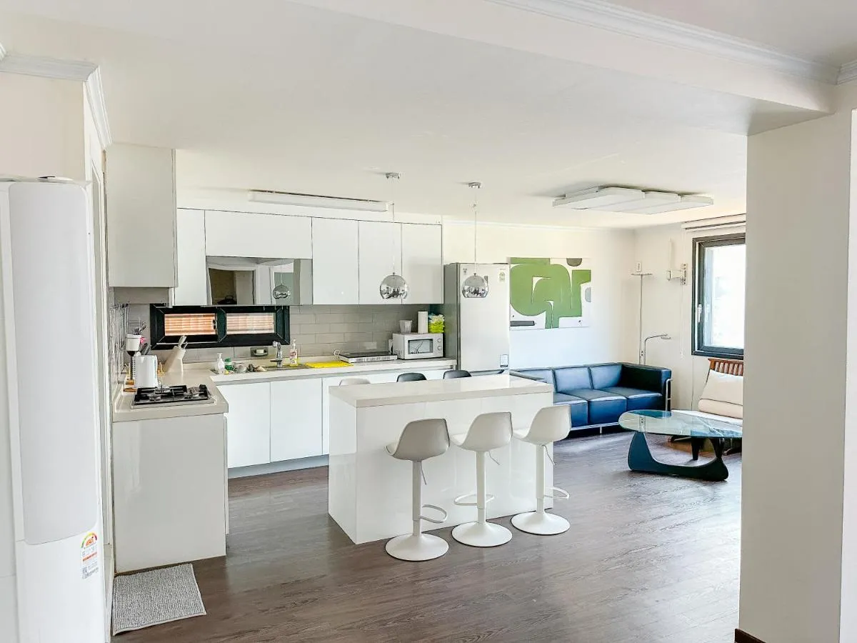 Image 6 of 3BR Jong-RO Family House, 4Beds, 6 people