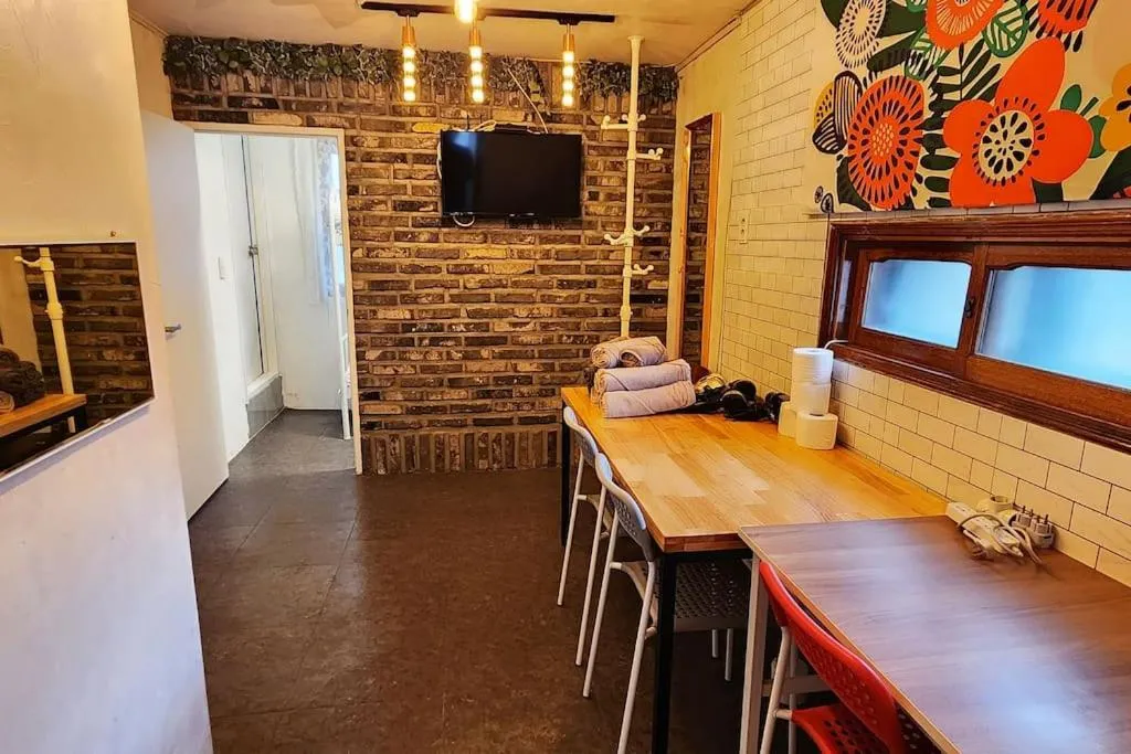 Image 4 of 3-Gu&Anne house Hongdae 6room & 4bath House