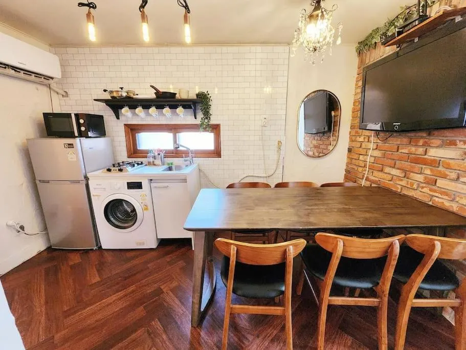 Image 5 of 3-Gu&Anne house Hongdae 6room & 4bath House