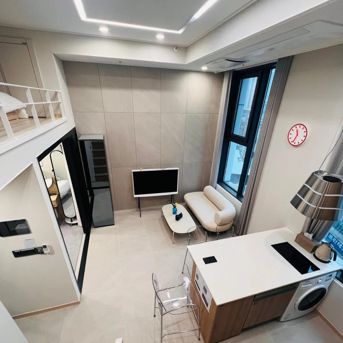 Image 3 of 3 동대문문화역사관역5분거리 짐보관서비스 공항콜밴서비스