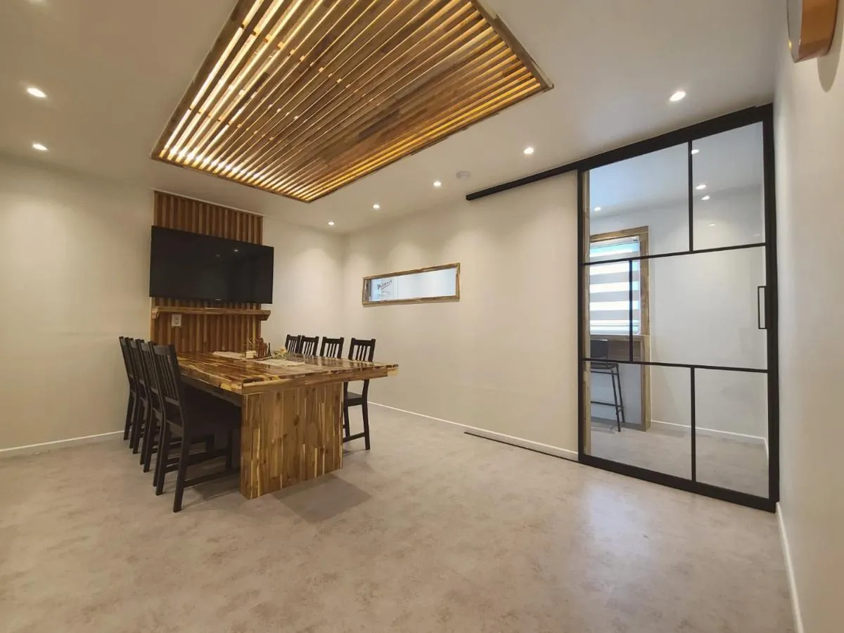 Image 4 of 6 Hongdae 5BR & 4Bath, elevator, Free wifi