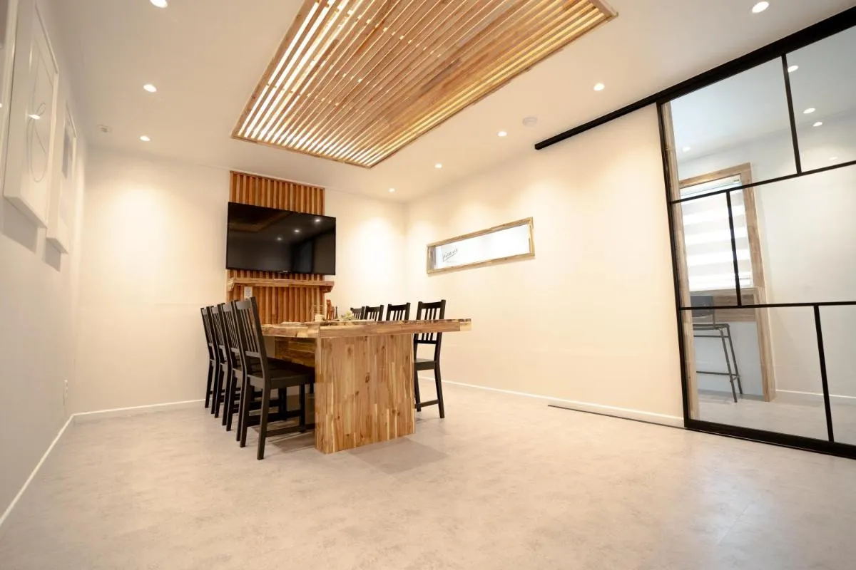 Image 2 of 6 Hongdae 5BR & 4Bath, elevator, Free wifi