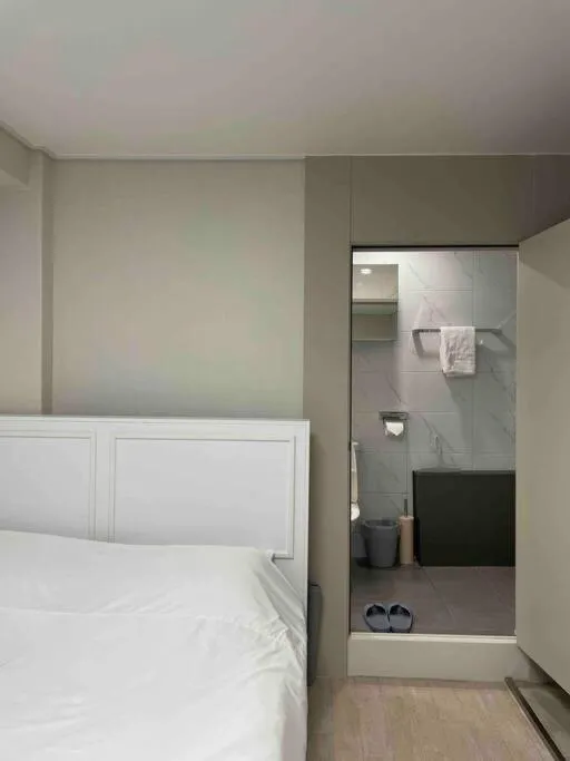 Image 6 of ArinHouse