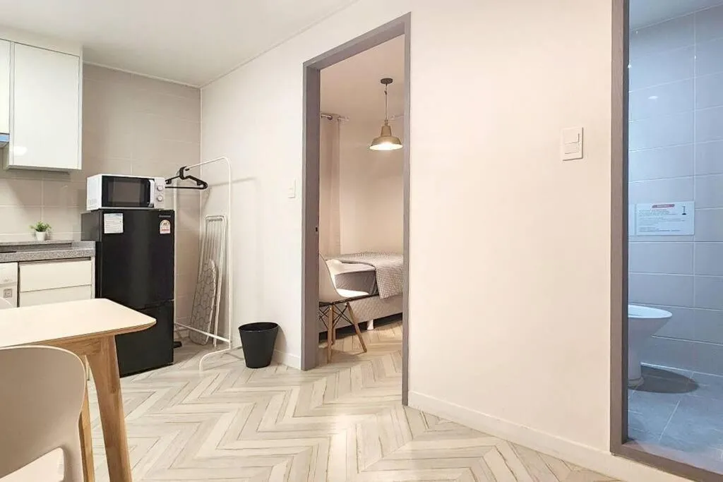 Image 6 of B-10 White Linen House