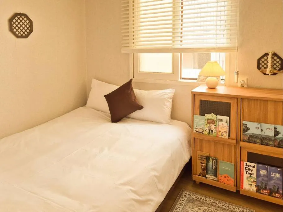 Image 2 of Best location Gangnam Yeoksam 2bedroom Upp to four people