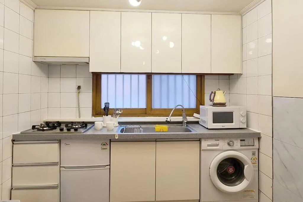 Image 4 of C2 White Linen House 2br