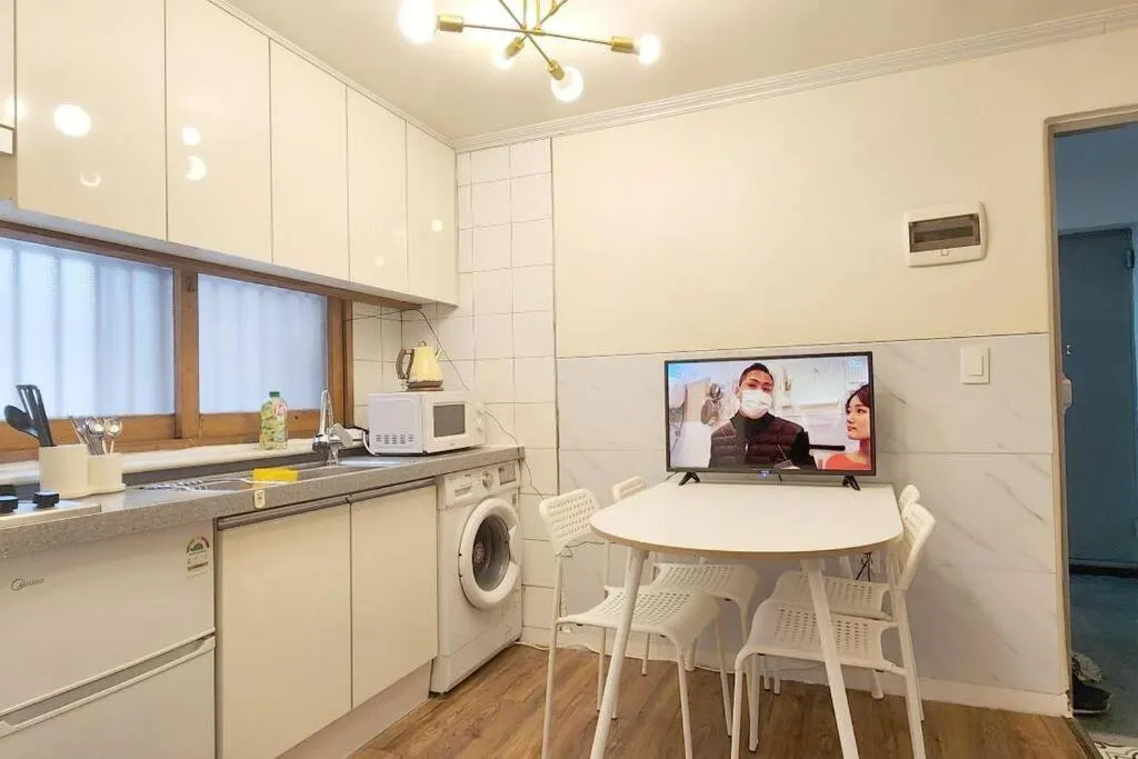 Image 3 of C2 White Linen House 2br