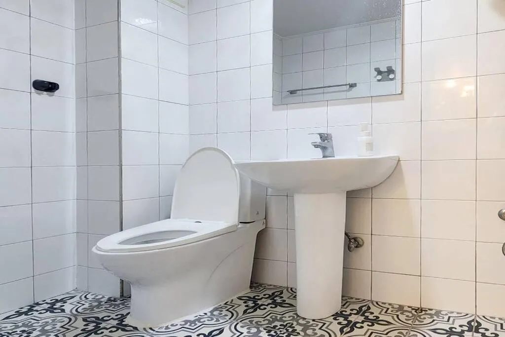 Image 2 of C2 White Linen House 2br